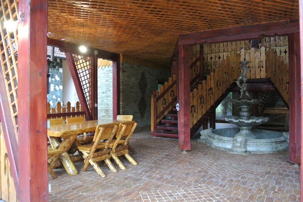 Pensiune Restaurant Piatra Craiului Dîmbovicioara エクステリア 写真