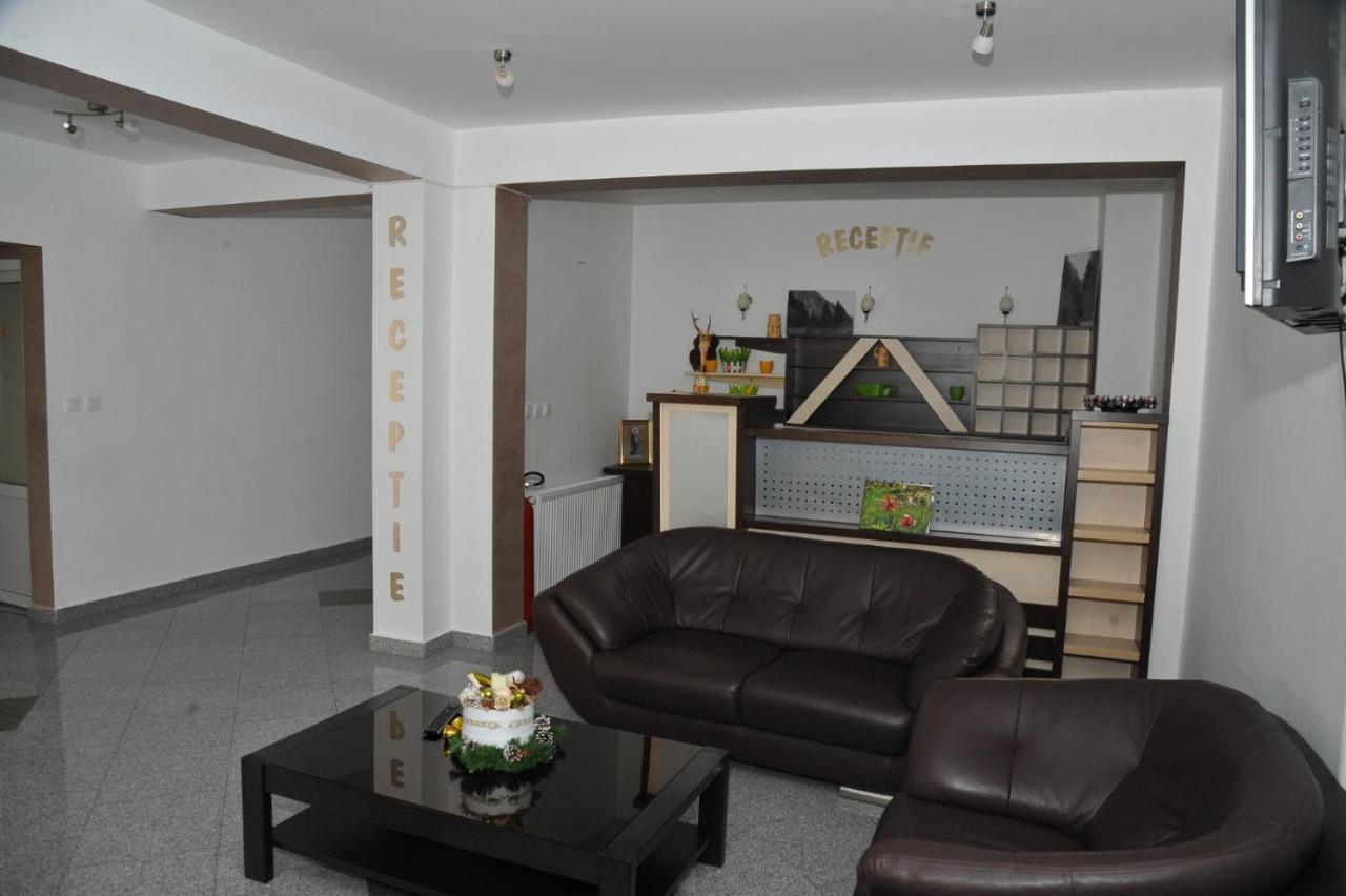 Pensiune Restaurant Piatra Craiului Dîmbovicioara エクステリア 写真
